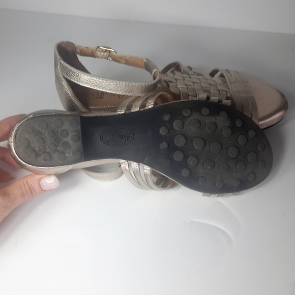 Euro Soft metallic sandals size 7 - Picture 9 of 11